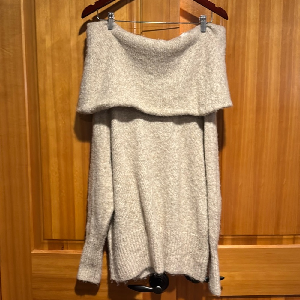 Off the should chunky sweater